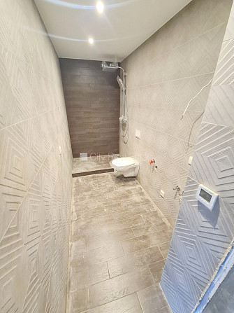 Zeme īpašumā, fasādes māja, renovēta māja, slēgts pagalms, ieeja no pagalma, kāpņu telpa Rīga - foto 5