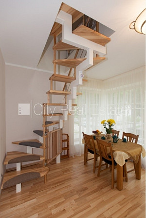 Благоустроенный озеленённый двор, закрытый двор, въездные ворота оснащены Юрмала - изображение 10