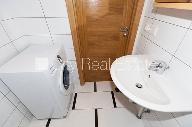 Благоустроенный озеленённый двор, закрытый двор, въездные ворота оснащены Юрмала - изображение 15