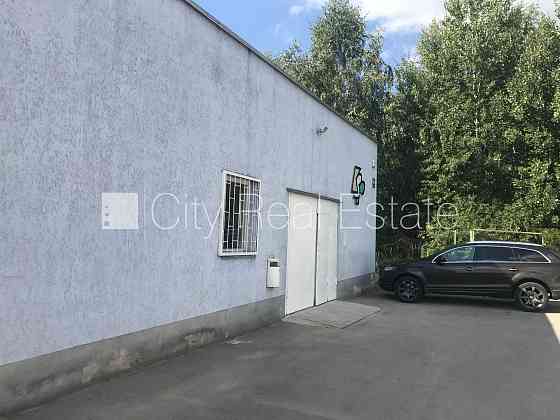 Реновированный дом, места для нескольких машин, в доме подключено 3 фазовое Rīga