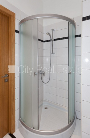 Благоустроенный озеленённый двор, въездные ворота оснащены автоматической Юрмала - изображение 10