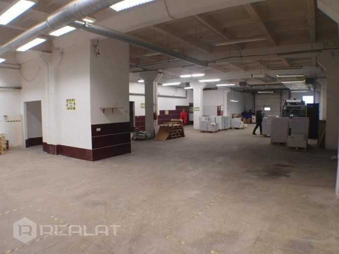 Iznomā tirzniecības telpas. Lieli fasādes logi/skatlogi ar plašām reklāmas iespējām. Telpu Rīga - foto 19