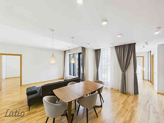 Izīrē modernu 3 istabu dzīvokli Rīgas centrā, Upīša pasāžā.
Dzīvoklis atrodas jaunā projekta mājā, 7 Rīga