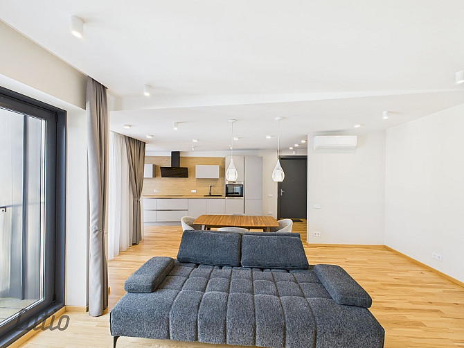 Izīrē modernu 3 istabu dzīvokli Rīgas centrā, Upīša pasāžā.
Dzīvoklis atrodas jaunā projekta mājā, 7 Рига - изображение 1