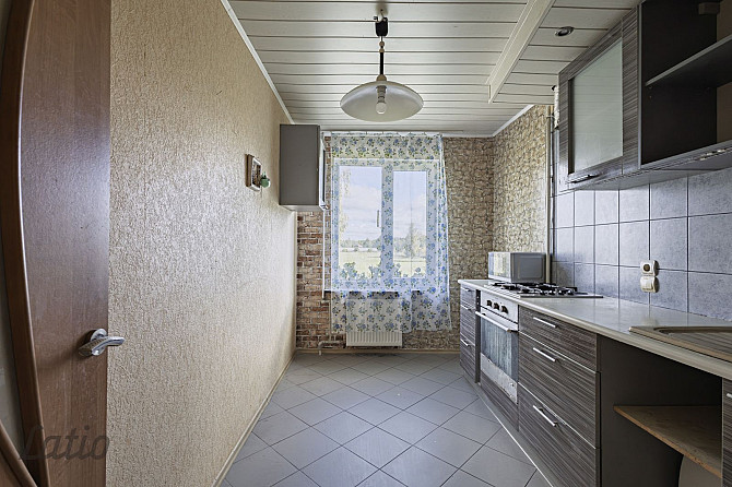 Pārdod plašu un gaišu 3-istabu dzīvokli.

Dzīvokļa plānojums:
- 3 izolētas istabas;
- virtuve;
- van Елгава и Елгавский край - изображение 1