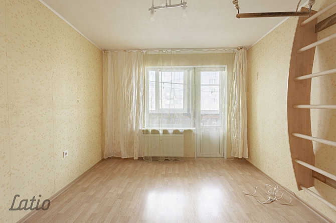 Pārdod plašu un gaišu 3-istabu dzīvokli.

Dzīvokļa plānojums:
- 3 izolētas istabas;
- virtuve;
- van Елгава и Елгавский край - изображение 3