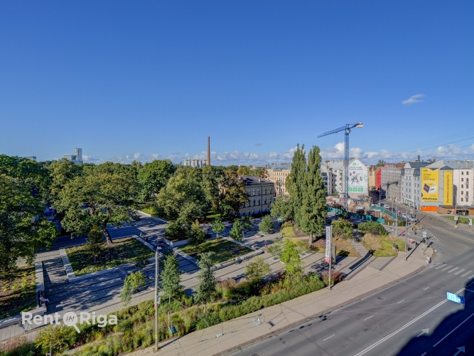 Birojs ar panorāmas skatu uz Dailes teātra skvēru.  Birojs sastāv no vienas lielas telpas 64 Rīga - foto 9