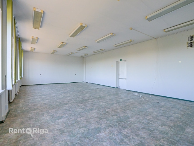 Birojs ar panorāmas skatu uz Dailes teātra skvēru.  Birojs sastāv no vienas lielas telpas 64 Rīga - foto 5