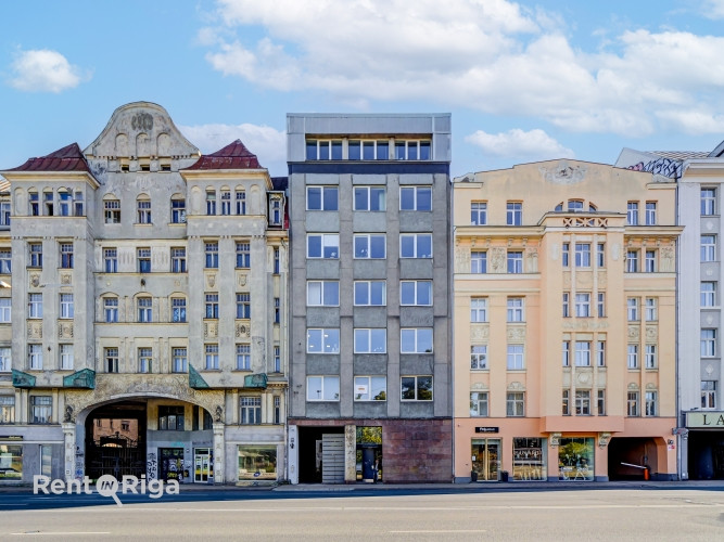 Birojs ar panorāmas skatu uz Dailes teātra skvēru.  Birojs sastāv no vienas lielas telpas 64 Rīga - foto 1