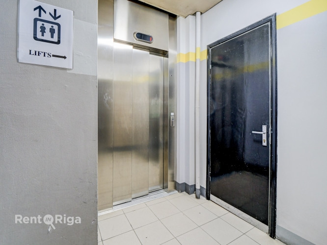 Birojs ar panorāmas skatu uz Dailes teātra skvēru.  Birojs sastāv no vienas lielas telpas 64 Rīga - foto 3