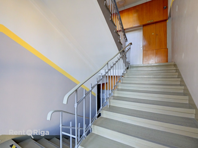 Birojs ar panorāmas skatu uz Dailes teātra skvēru.  Birojs sastāv no vienas lielas telpas 64 Rīga - foto 4