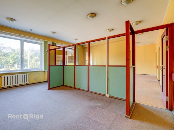 Birojs ar skatu uz Dailes teātra skvēru.  Birojs sastāv no divām (25 + 66 kvm), no kurām Rīga - foto 5