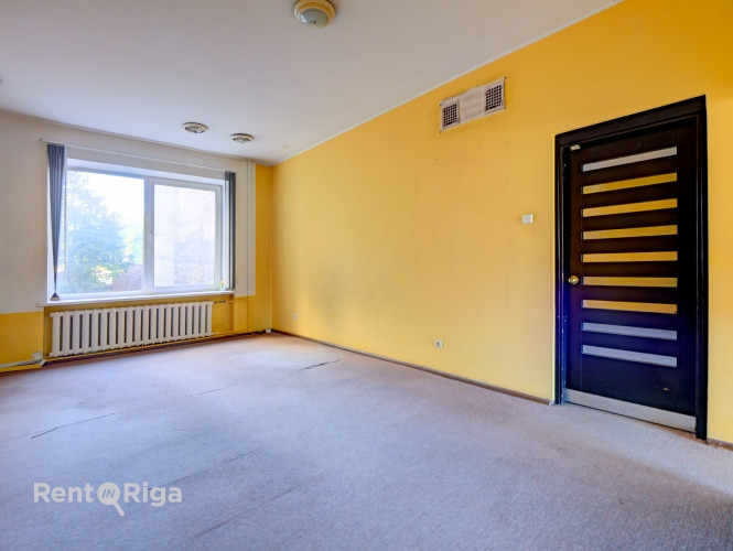 Birojs ar skatu uz Dailes teātra skvēru.  Birojs sastāv no divām (25 + 66 kvm), no kurām Rīga - foto 6