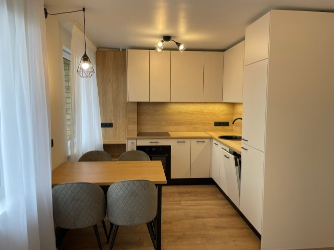 Продаётся студия с балконом!  Идеальный выбор для тех, кто ценит дизайн, Рига - изображение 1