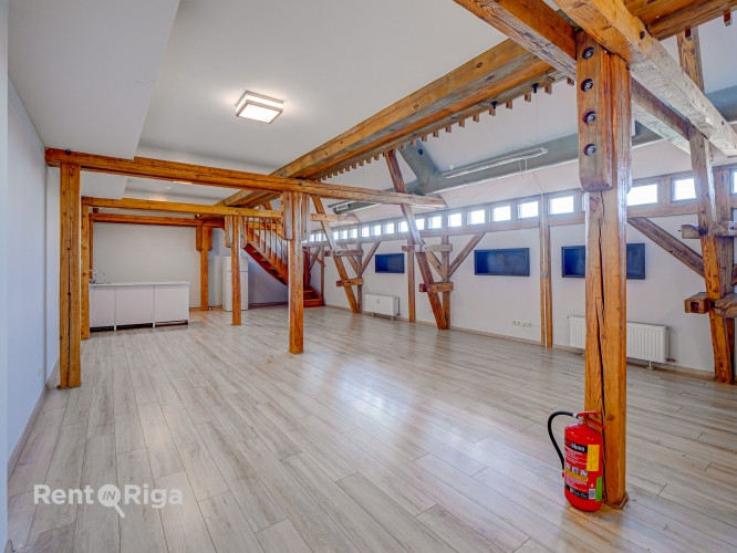 Divu līmeņu biroja telpas prestižā vietā  Elizabetes ielā.  Šis birojs apvieno modernu Rīga - foto 6