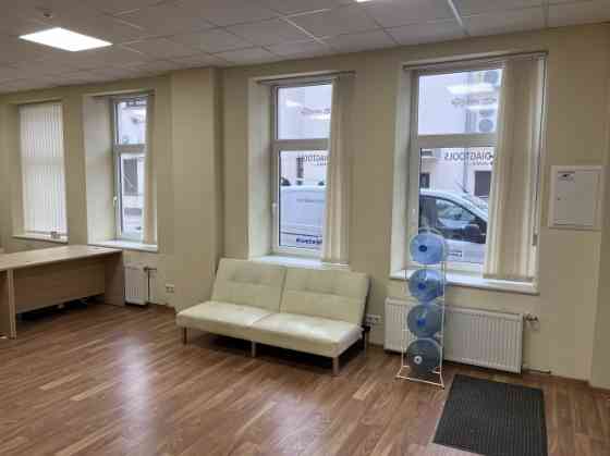 Iznomā biroju telpas.  Telpas var izmantot gan tirdzniecībai, gan biroja vajadzībām.  Telpu kopējā p Rīga