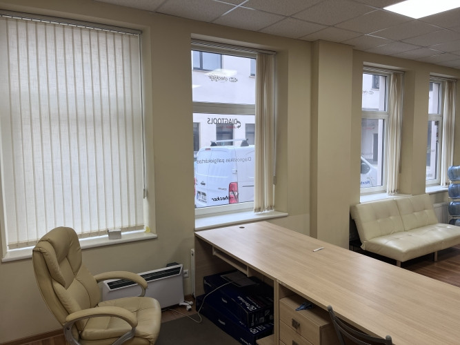 Iznomā biroju telpas.  Telpas var izmantot gan tirdzniecībai, gan biroja vajadzībām.  Telpu Rīga - foto 4