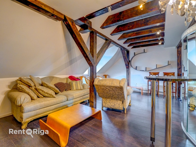 Izsmalcināts divlīmeņu dzīvoklis renovētā ēkā pašā Rīgas sirdī.   Tiešs skatu uz Rīga - foto 7