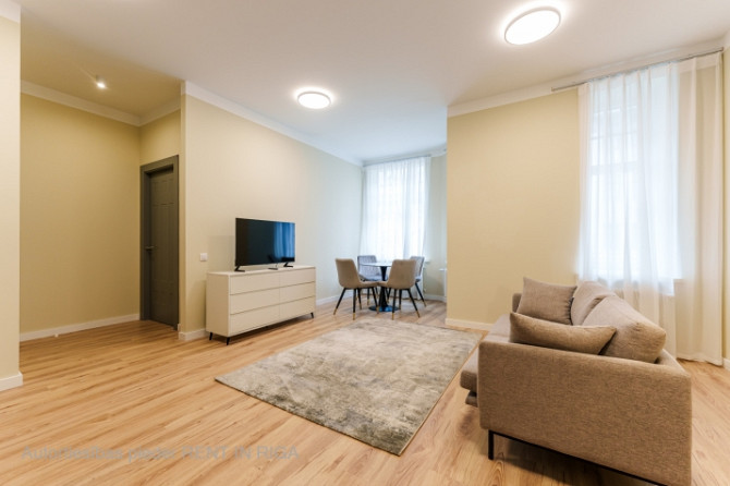 Pilnībā mēbelēts 2-istabu dzīvoklis jūgendstila ēkā Rīgas Centrā.  Krišjāņa Valdemāra Rīga - foto 2