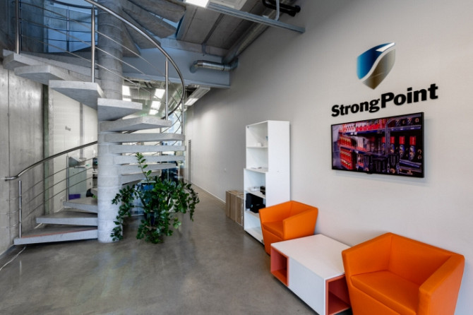 Biroja telpa pirmajā stāvā ar atsevišķu ieeju.  Ieeja no ēkas fasādes. Ēkā pieejami šādi Rīga - foto 1