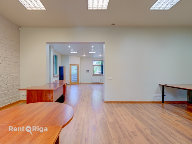 Izīrē biroja telpas privātā un koptā īpašumā.  Piedāvājam nomai biroju klusā un zaļā Rīga - foto 7