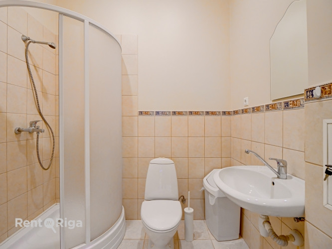 Izīrē biroja telpas privātā un koptā īpašumā.  Piedāvājam nomai biroju klusā un zaļā Rīga - foto 11