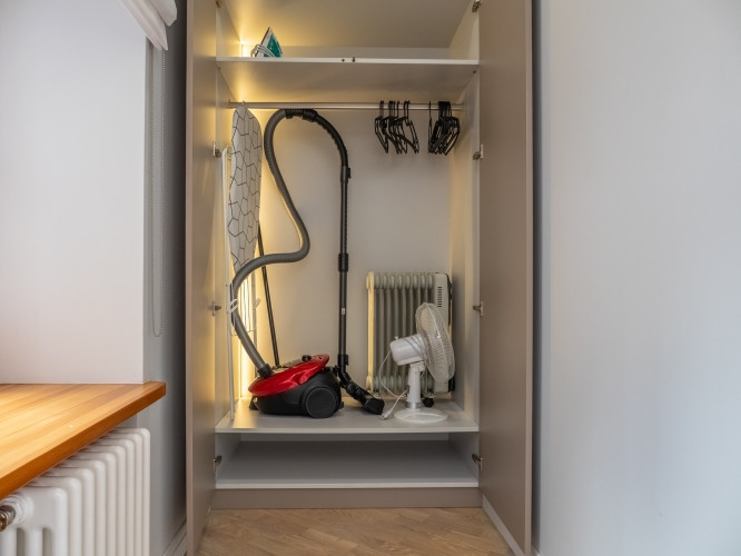 Stilīgs un moderns dzīvoklis Rīgas centrā.  Piedāvājumā ir elegants dzīvoklis ar unikālu Rīga - foto 9