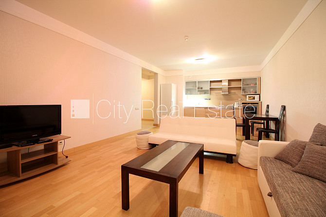 Fasādes māja, renovēta māja, labiekārtota apzaļumota teritorija, ieeja no ielas, kāpņu Rīga - foto 17