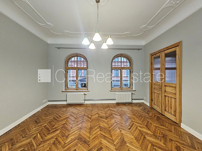 Fasādes māja, renovēta māja, labiekārtota apzaļumota teritorija, ieeja no ielas, kāpņu Rīga - foto 3