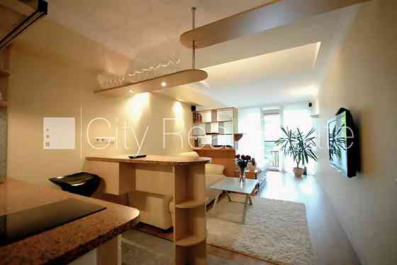 Новостройка, фасадный дом, благоустроенная озеленённая территория, Rīga