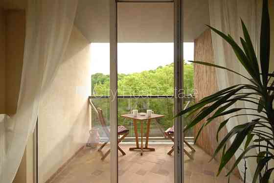 Новостройка, фасадный дом, благоустроенная озеленённая территория, Rīga