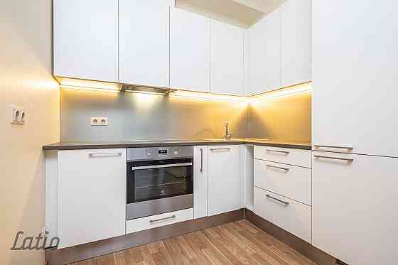 Izīrē daļēji mēbelētu 3 istabu dzīvokli Purvciemā, blakus Mēbeļu namam. Viesistaba apvienota ar virt Rīga