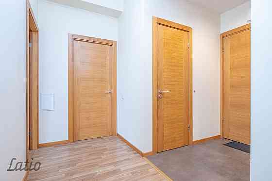 Izīrē daļēji mēbelētu 3 istabu dzīvokli Purvciemā, blakus Mēbeļu namam. Viesistaba apvienota ar virt Rīga