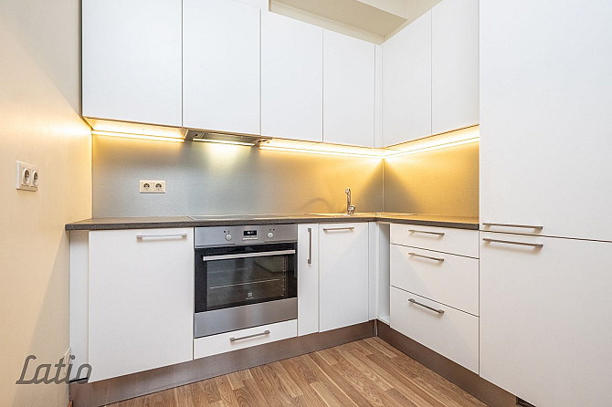 Izīrē daļēji mēbelētu 3 istabu dzīvokli Purvciemā, blakus Mēbeļu namam. Viesistaba apvienota ar virt Рига - изображение 4