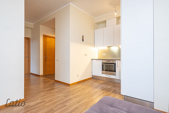 Izīrē daļēji mēbelētu 3 istabu dzīvokli Purvciemā, blakus Mēbeļu namam. Viesistaba apvienota ar virt Рига - изображение 3