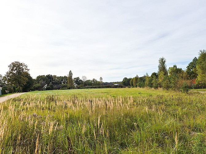 Pārdod apbūves zemes gabalu Valmierā  investīciju iespēja strauji augošā pilsētas rajonā! Piedāvājum Валмиера и Валмиерский край - изображение 1