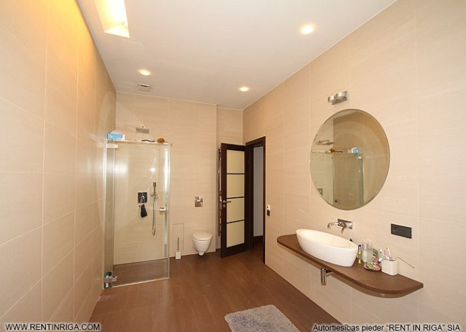 Uz īri tiek piedāvāts elegants un ērts trīs istabu dzīvoklis Āgenskalnā, tieši blakus Rīga - foto 6