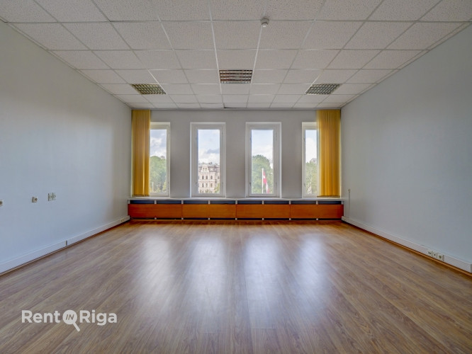 Izīrē Kongresu nama visu 4.stāvu.  Telpas sastāv no 9 dažāda izmēra kabinetiem. Tie Rīga - foto 6