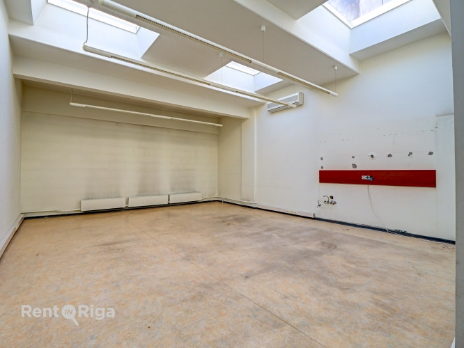 Izīrē Kongresu nama visu 4.stāvu.  Telpas sastāv no 9 dažāda izmēra kabinetiem. Tie Rīga - foto 8