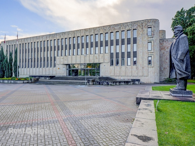 Izīrē Kongresu nama visu 4.stāvu.  Telpas sastāv no 9 dažāda izmēra kabinetiem. Tie Rīga - foto 1