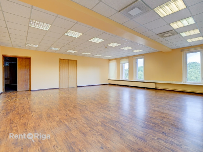 Izīrē Kongresu nama visu 4.stāvu.  Telpas sastāv no 9 dažāda izmēra kabinetiem. Tie Rīga - foto 5