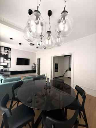 Izīrē plašu 3 istabu dzīvokli Rīgas centrā!  Šis dzīvoklis ir elegants un ar īpašu šarmu, kādu snied Рига