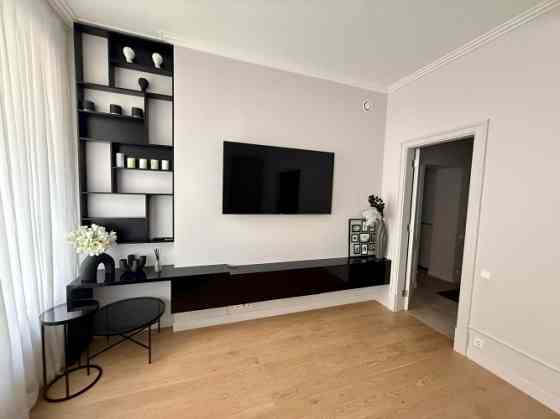 Izīrē plašu 3 istabu dzīvokli Rīgas centrā!  Šis dzīvoklis ir elegants un ar īpašu šarmu, kādu snied Рига