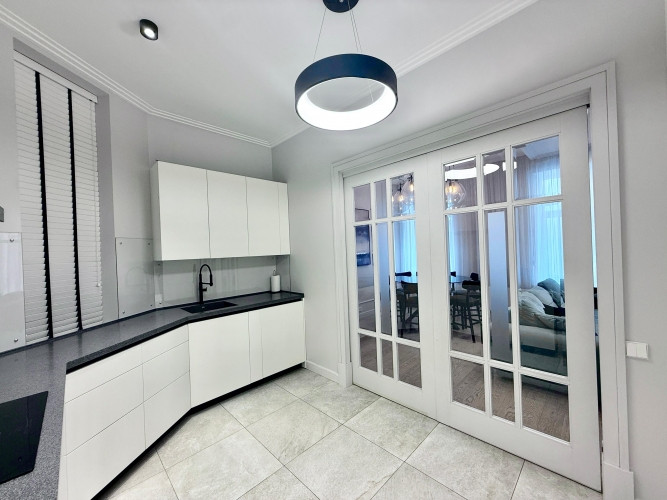 Izīrē plašu 3 istabu dzīvokli Rīgas centrā!  Šis dzīvoklis ir elegants un ar īpašu šarmu, kādu snied Рига - изображение 8