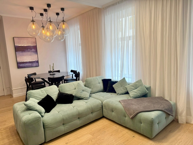 Izīrē plašu 3 istabu dzīvokli Rīgas centrā!  Šis dzīvoklis ir elegants un ar īpašu šarmu, kādu snied Рига - изображение 2