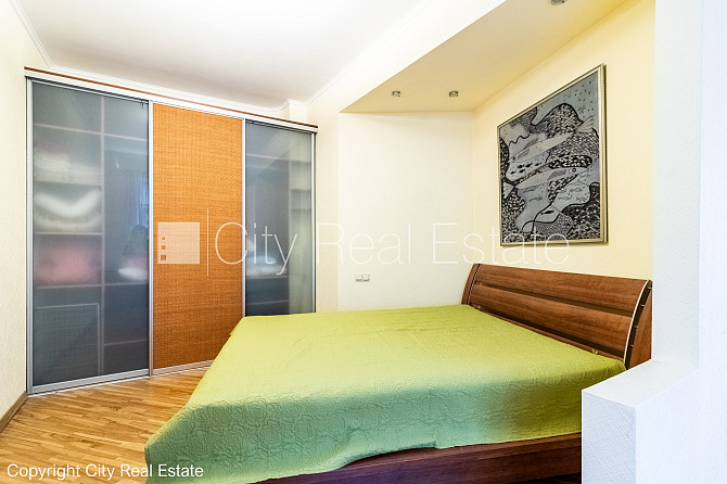 Фасадный дом, вход с улицы и со двора, лестничная клетка после косметического Рига - изображение 7