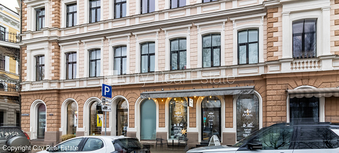 Фасадный дом, вход с улицы и со двора, лестничная клетка после косметического Рига - изображение 16