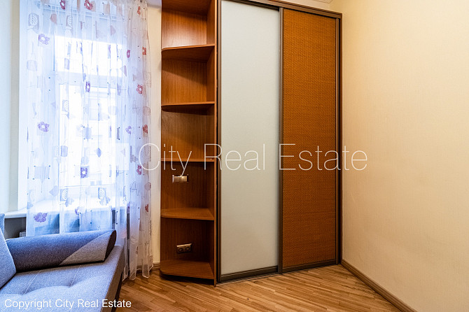 Фасадный дом, вход с улицы и со двора, лестничная клетка после косметического Рига - изображение 10