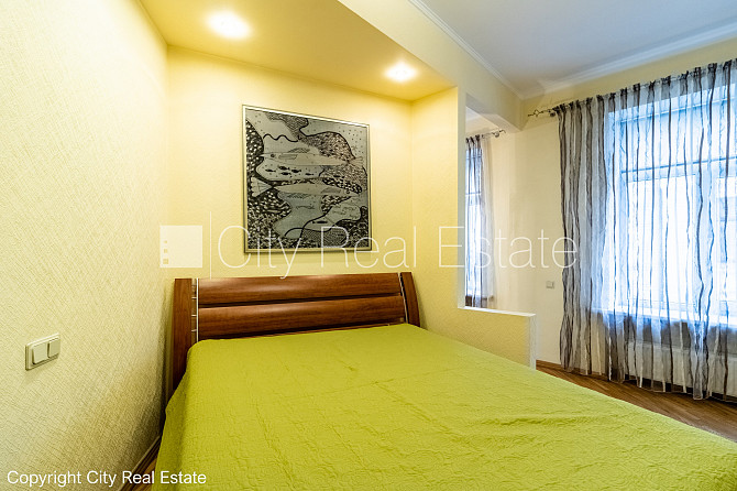 Фасадный дом, вход с улицы и со двора, лестничная клетка после косметического Рига - изображение 6