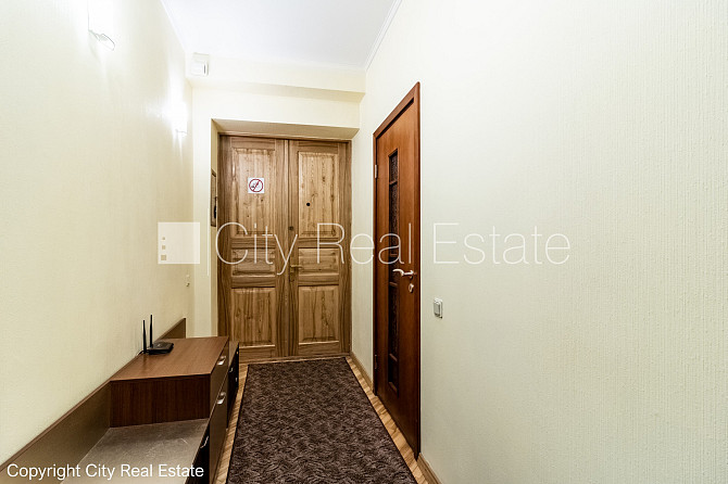 Фасадный дом, вход с улицы и со двора, лестничная клетка после косметического Рига - изображение 12